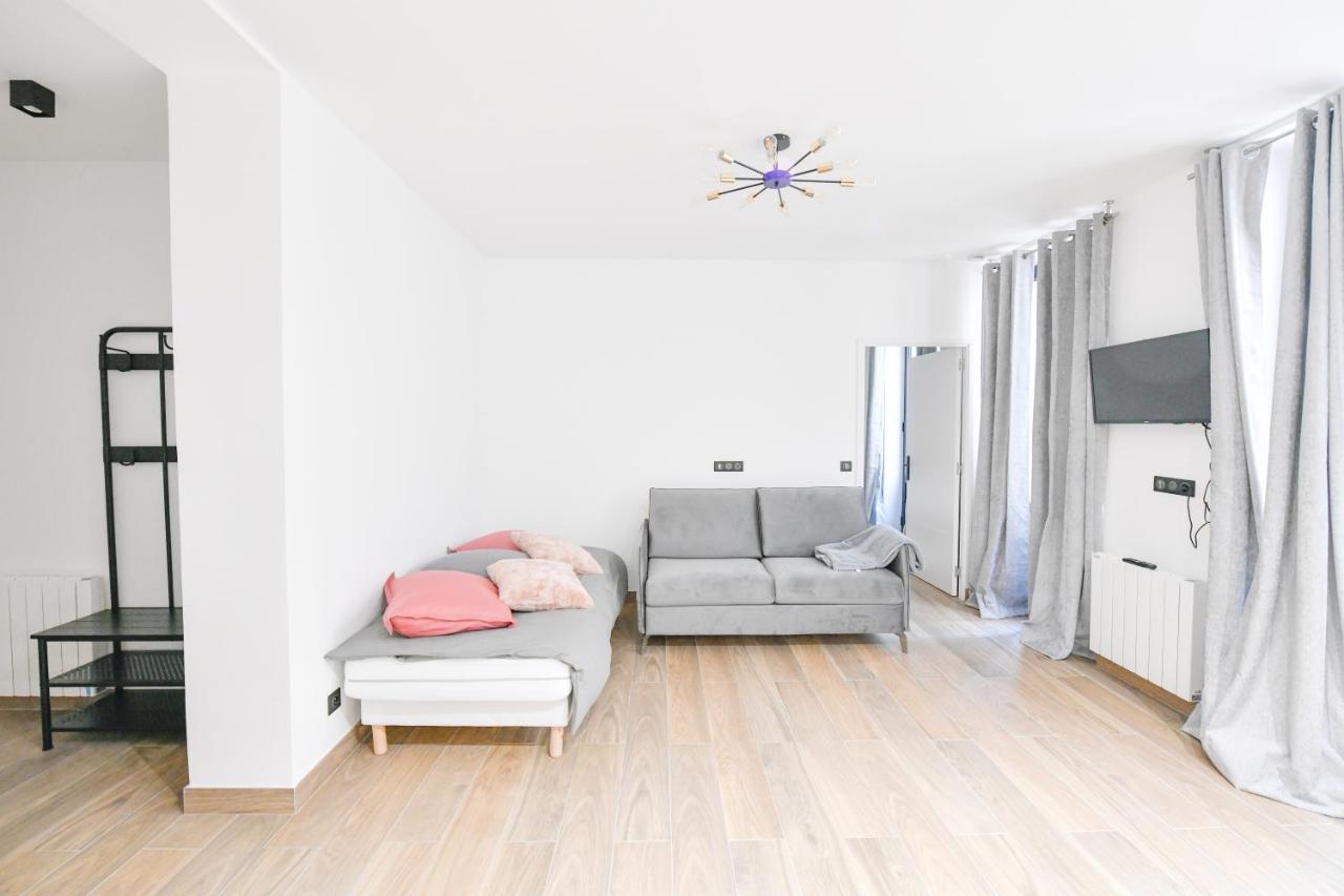 Parking Gratuit - Montmartre Charme & Patio Prive - Sacre-Coeur Metro Anvers ปารีส ภายนอก รูปภาพ