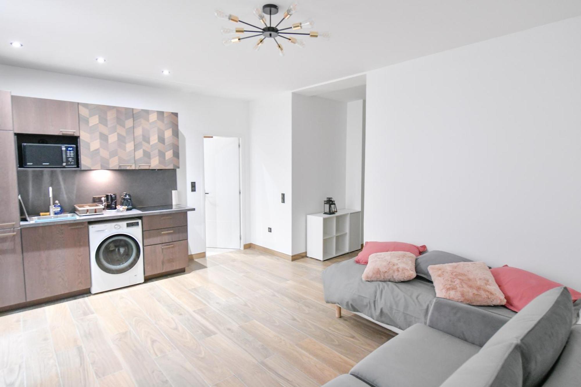 Parking Gratuit - Montmartre Charme & Patio Prive - Sacre-Coeur Metro Anvers ปารีส ภายนอก รูปภาพ