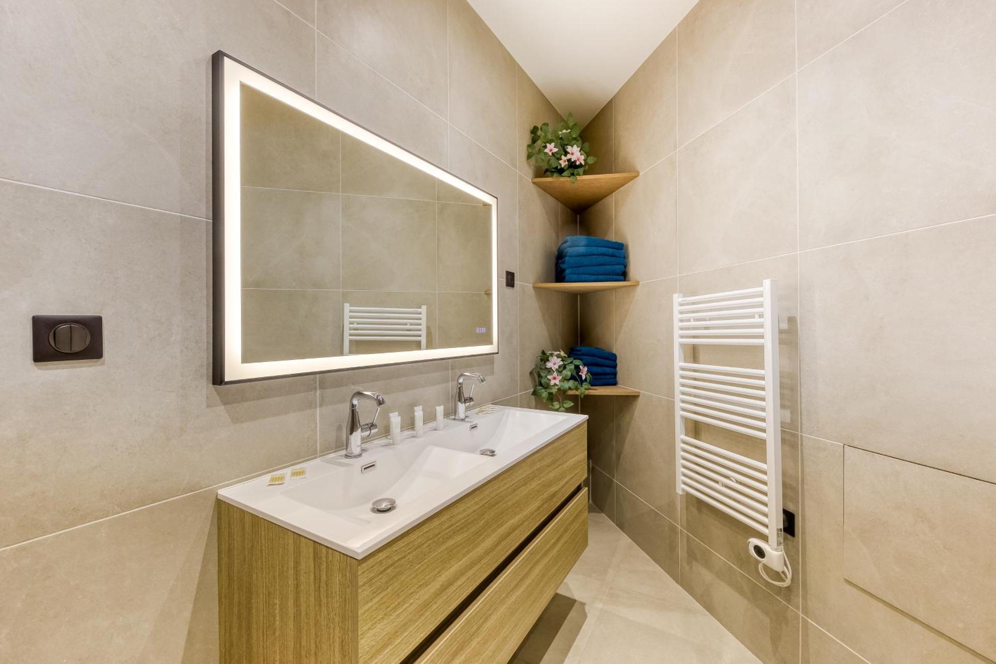 Parking Gratuit - Montmartre Charme & Patio Prive - Sacre-Coeur Metro Anvers ปารีส ภายนอก รูปภาพ